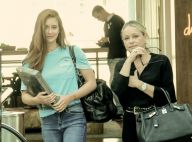 Look casual: Marina Ruy Barbosa usa t-shirt e jeans em passeio com a mãe. Fotos!