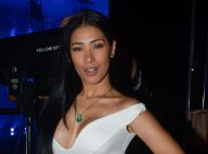 Simaria posa de topless na piscina e Simone zoa: 'Mergulhe logo pra ninguém ver'