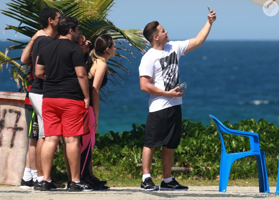 Wesley Safadão foi tietado por fãs na Barra da Tijuca, Zona Oeste do Rio, nesta segunda-feira, 20 de agosto de 2018