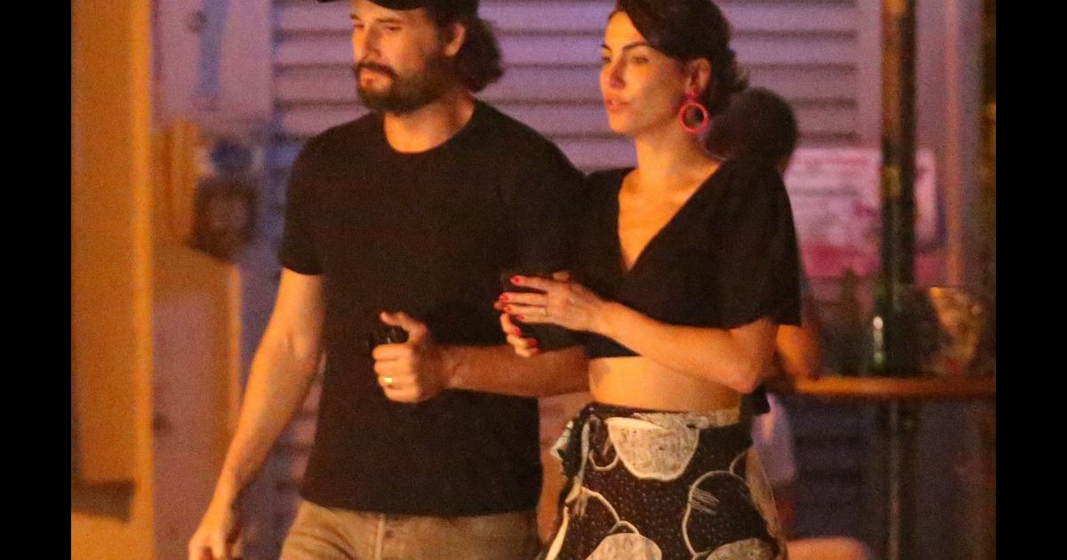 Rodrigo Santoro E Mel Fronckowiak Foram A Um Restaurante Na G Vea Zona