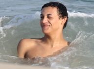 Pabllo Vittar curte praia no Rio acompanhada de amigos e exibe bumbum em foto