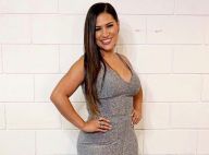 Simone, deitada na cama, exibe a barriga e brinca: 'Levanta para ver o tamanho'