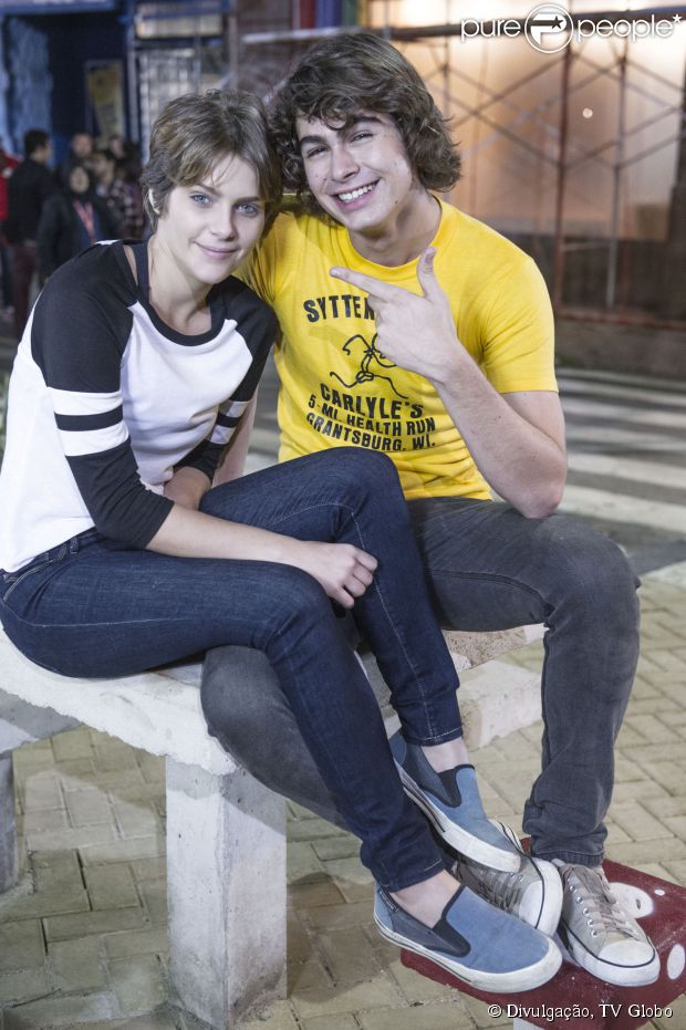 Casal em 'Malhação Sonhos', Isabella Santoni e Rafael Vitti não estão namorando: 'São amigos', confirma assessoria da atriz para o Purepeople, nesta quinta-feira, 11 de setembro de 2014