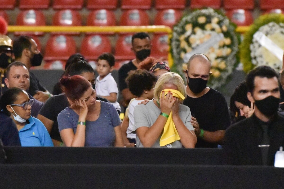 Foto Velório de Marília Mendonça foi marcado por forte emoção da