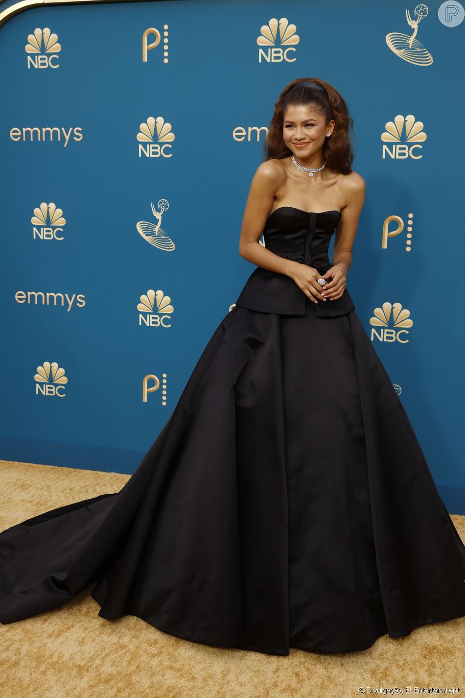 Zendaya no Emmy 2022 em vestido preto marcante atriz faz história no