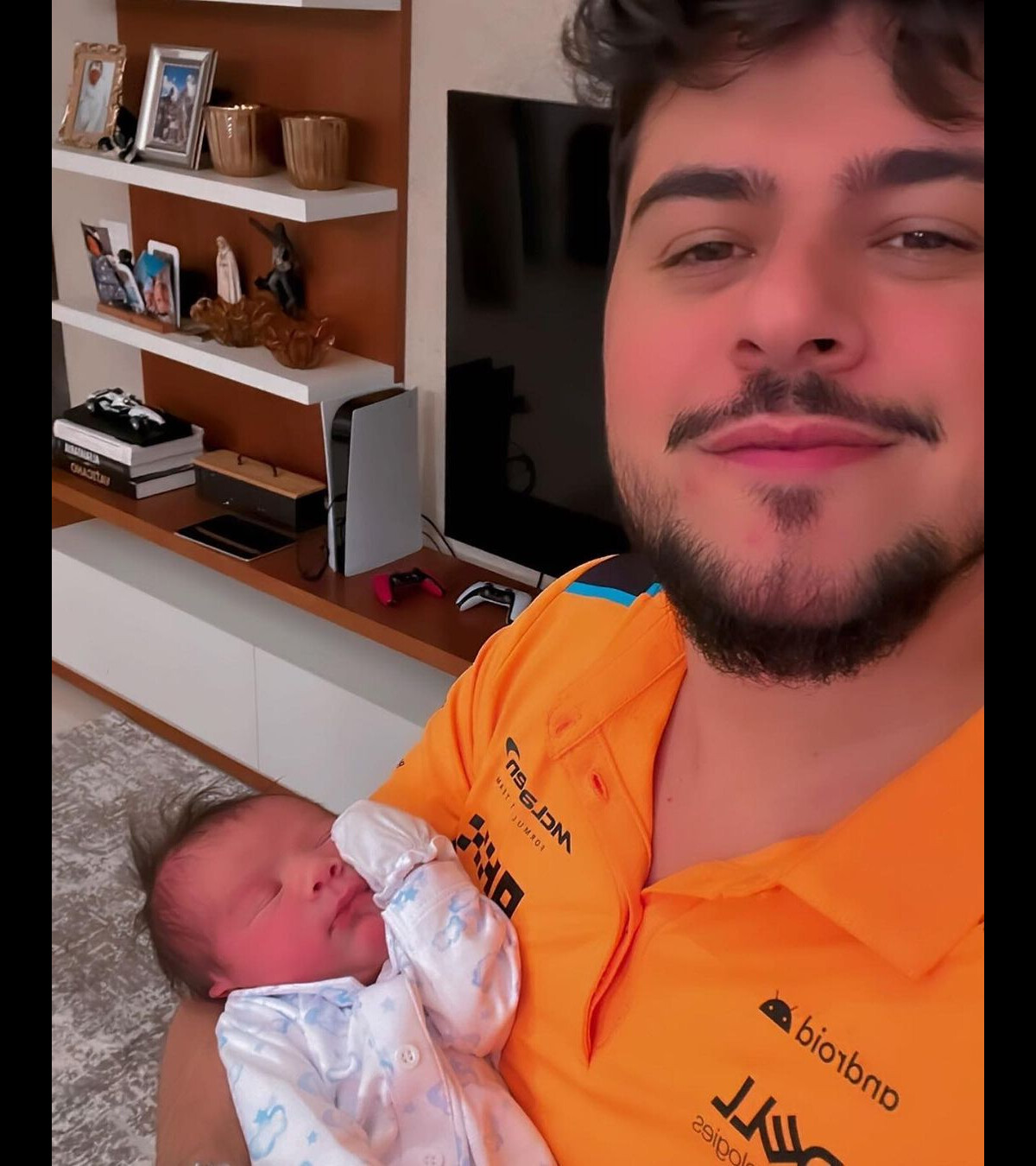 Foto Dupla de Zé Neto Cristiano posa o filho mais novo Miguel