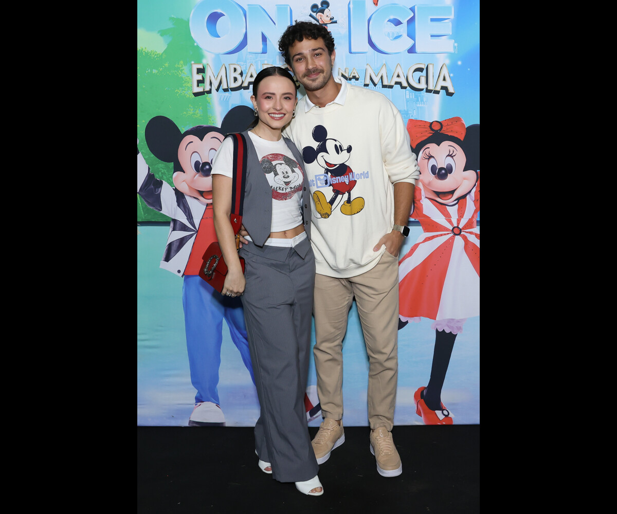 Foto Larissa Manoela E Andr Luiz Frambach Combinam Estampas Do Mickey