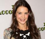 A bela Katie Holmes sorri no evento de comemoração de estreia da peça 'Dead accounts', em 29 de novembro de 2012