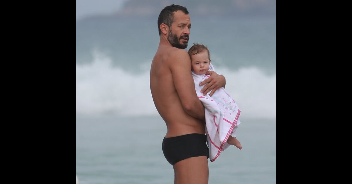 Malvino Salvador Vai Praia Kyra Gracie E Cuida Da Filha Ayra