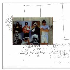 Além da luva de Michael Jackson, o vencedor do leilão levará para casa alguns desenhos do amigo do cantor, o artista plástico Paul Bedard