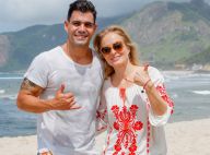Juliano Cazarré fica sem camisa, surfa e conversa com Angélica em praia do Rio