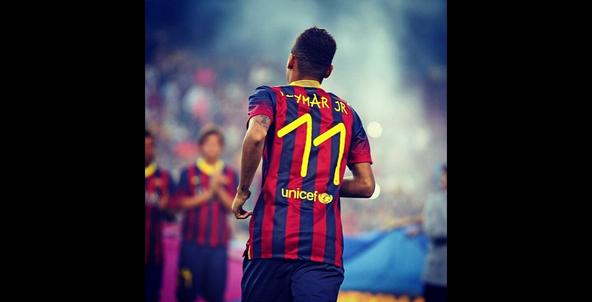 Foto O Jogador Neymar Veste A Camisa Do Barcelona Time Catal O