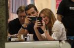 Marina Ruy Barbosa entre suas duas paixões: o namorado Klebber Toledo e sapatos!
