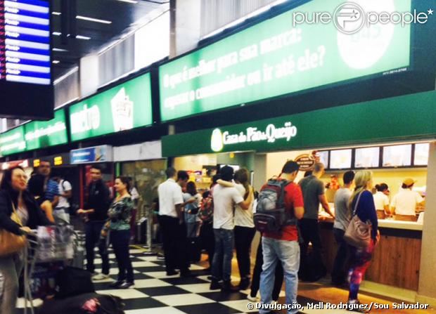 Fiuk e Sophia Abrahão foram flagrados juntos no Aeroporto de Congonhas no último sábado (09 de novembro de 2013)