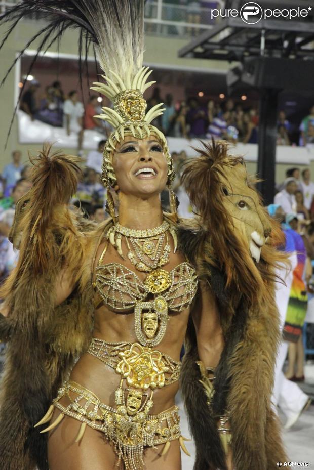 Sabrina Sato é rainha de bateria da Vila Isabel, no Rio de Janeiro
