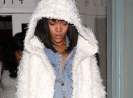 Rihanna aparece de franjinha e adere ao corte estilo chanel