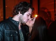 Giovanna Lancellotti troca carinhos com o namorado em evento de moda: 'Meu amor'