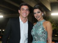 Sem rotular relacionamento, Manoel e Vivian, do 'BBB17', curtem casamento juntos