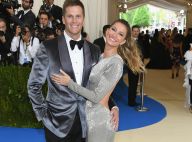 Gisele Bündchen posa com Tom Brady no MET Gala e mão boba rouba a cena