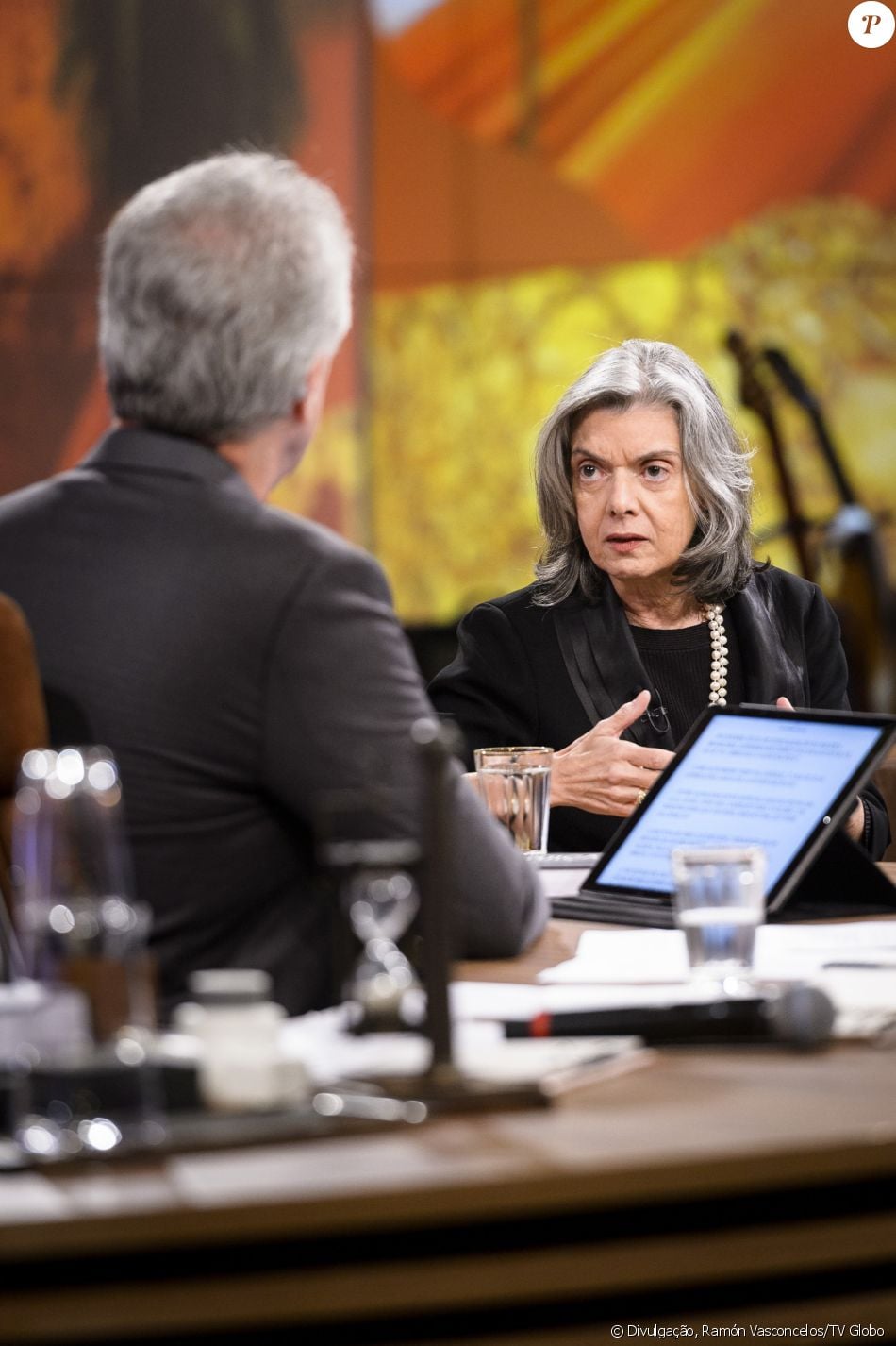 Pedro Bial entrevistou a ministra Carmen Lúcia ao estrear programa na Globo