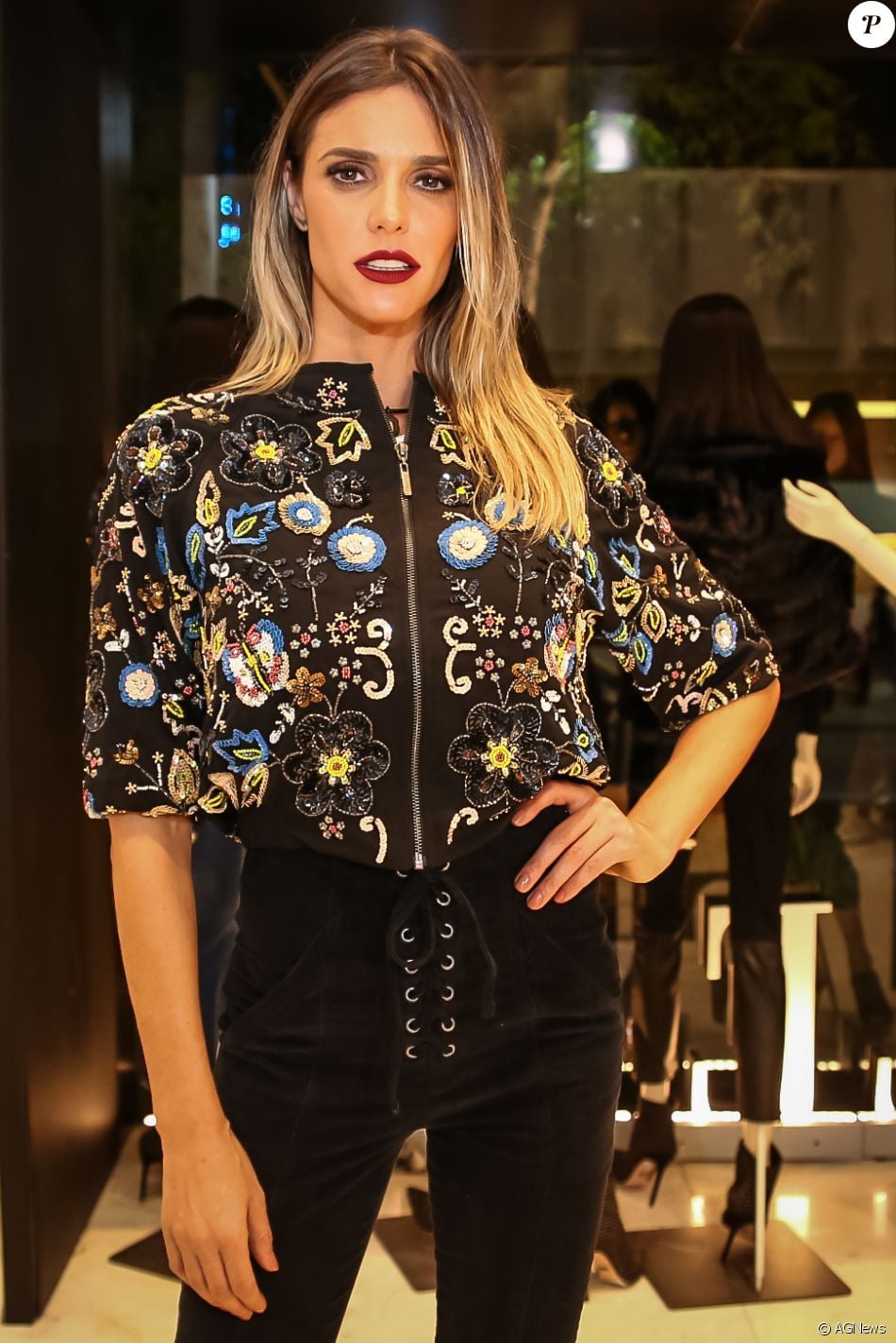 Fernanda Lima rejeitou o rótulo de Mulher-Maravilha: 'É aquela que acorda às quatro da manhã, demora três horas para chegar ao trabalho, rala e dorme no máximo cinco horas'