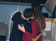 Ex-BBB Vivian ganha carinho no pescoço de Manoel ao embarcar no Rio. Fotos!