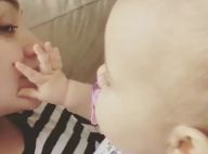 Thais Fersoza filma filha, Melinda, apertando sua pinta: 'Descobriu hoje'. Vídeo