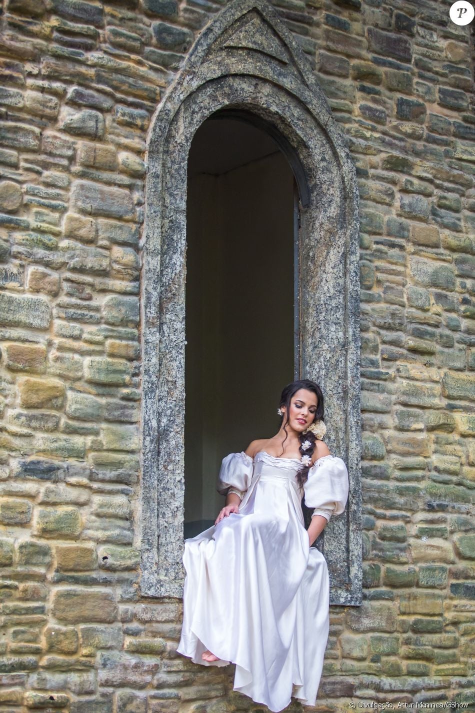 A ex-BBB Emilly usou acessório no cabelo em foto inspirada em princesas de contos infantis
