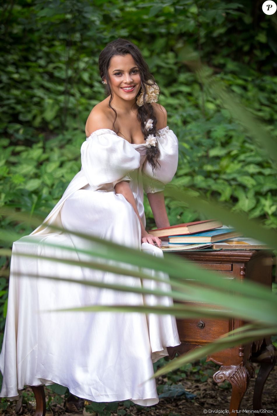 A ex-BBB Emilly posou para o ensaio em meio à natureza