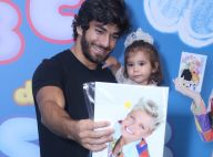 Xuxa lança DVD no Rio e filha de Deborah Secco se diverte com o pai, Hugo Moura