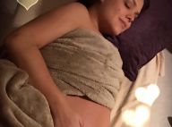 Grávida, Thais Fersoza mostra barriga ao dormir e diz que Teodoro 'mexe muito'