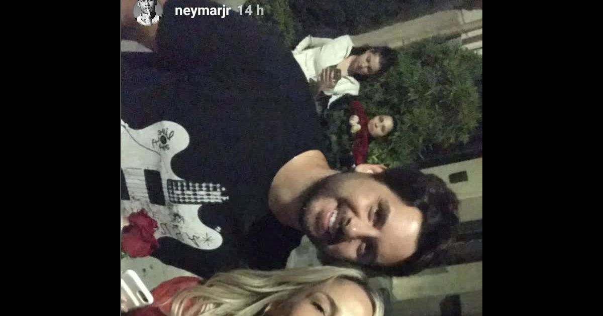 Neymar posa com Claudia Leitte e o marido da cantora durante ... - Purepeople.com.br