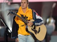 Justin Bieber assume que não sabe cantar 'Despacito' e fã joga objeto no músico
