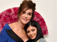 Kylie Jenner recebe apoio de Caitlyn após anunciar parto: 'Ao seu lado'