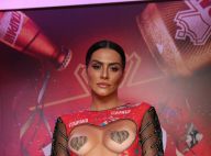 Cleo adota look com adesivo nos seios em camarote de Carnaval: 'Mágica do amor'