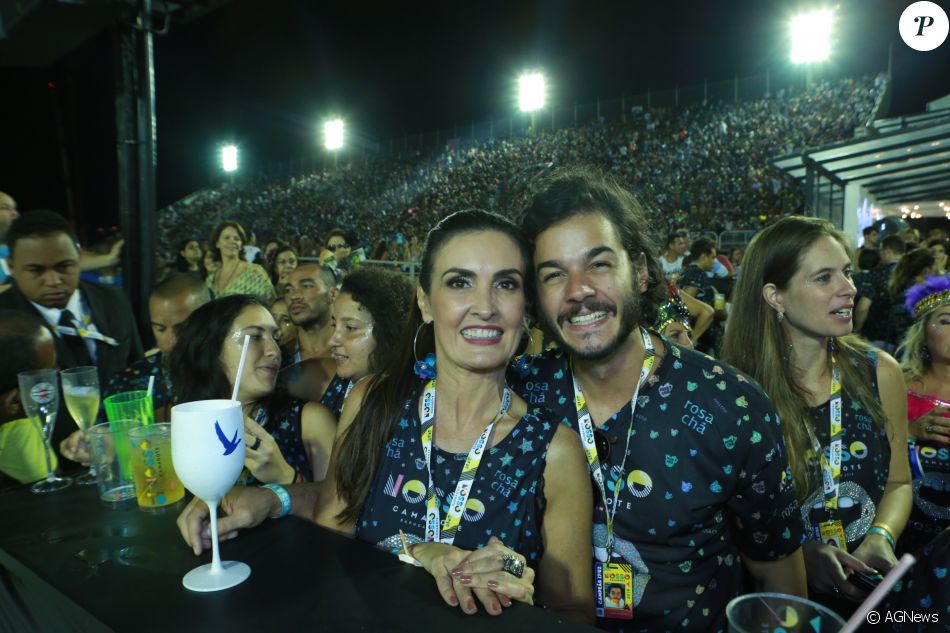 Resultado de imagem para Fátima Bernardes vai com namorado e filhas à Sapucaí