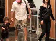 Alexandre Nero e a mulher passeiam com o filho, Noá, em shopping. Fotos!