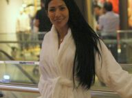 Simaria, irmã de Simone, explica roupão durante passeio em shopping: 'Frio'