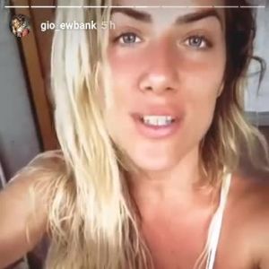 Torce. Foto do site da Pure People que mostra Gio Ewbank torce por Kaysar e Gleici na final 'BBB18': 'Dá para dividir prêmio?' Torce. Foto do site da Pure People que mostra Gio Ewbank torce por Kaysar e Gleici na final 'BBB18': 'Dá para dividir prêmio?'