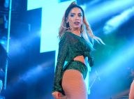 Anitta esclarece comentário de internauta sobre suas curvas: 'É luz e posição'