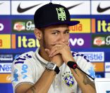 Neymar se sente mais confiante quando está perto da família: 'Fico leve'
