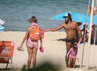 Praia em família! Deborah Secco, Hugo Moura e a filha curtem folga juntos. Fotos