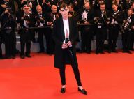 Kristen Stewart atrai flashes com look andrógino no tapete vermelho de Cannes