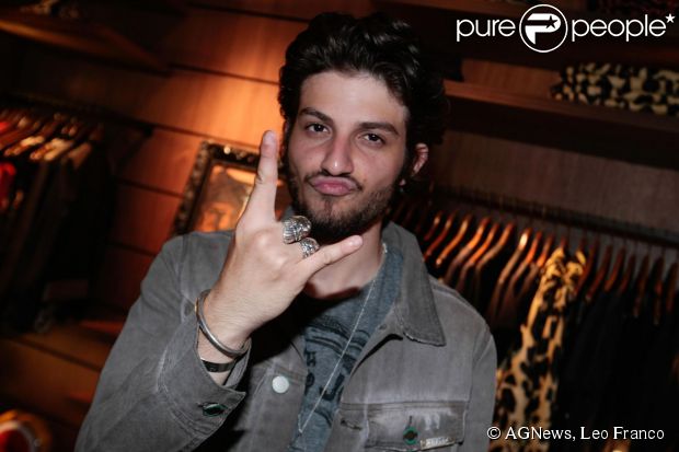 Rodrigo Faro e Chay Suede prestigiam lançamento da coleção Verão 2015 da John John, em São Paulo, em 10 de julho de 2014