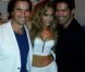 JLo posa para fotos com os convidados durante sua festa de 45 anos
