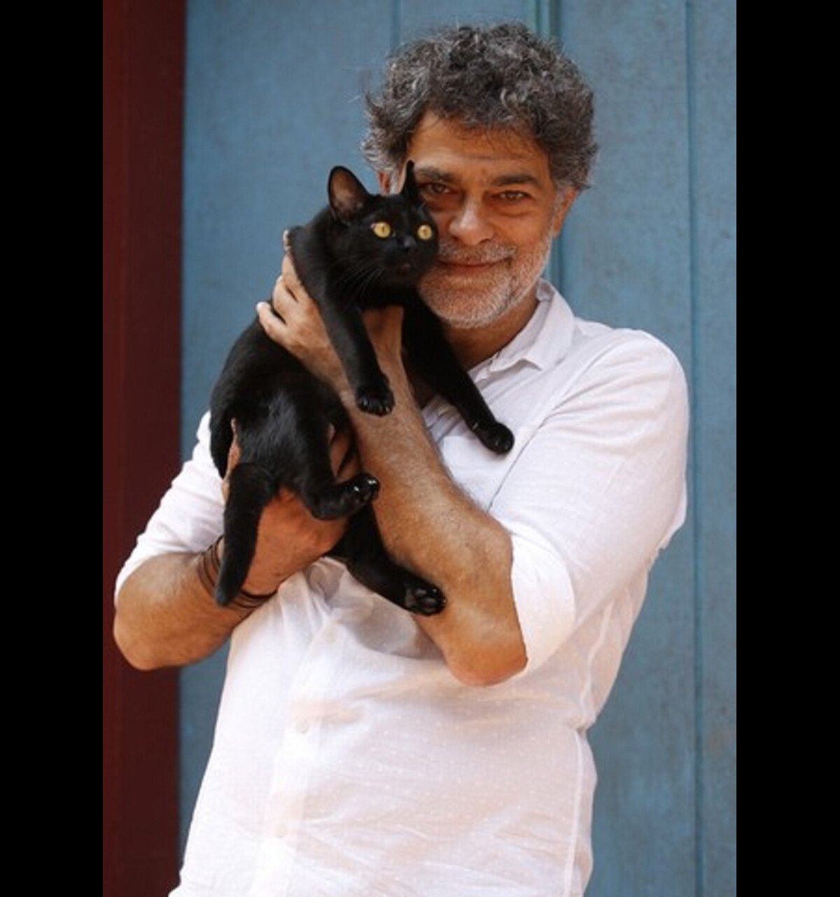 Foto Na novela O Sétimo Guardião o gato Léon Eduardo Moscovis será entregue sem vida por