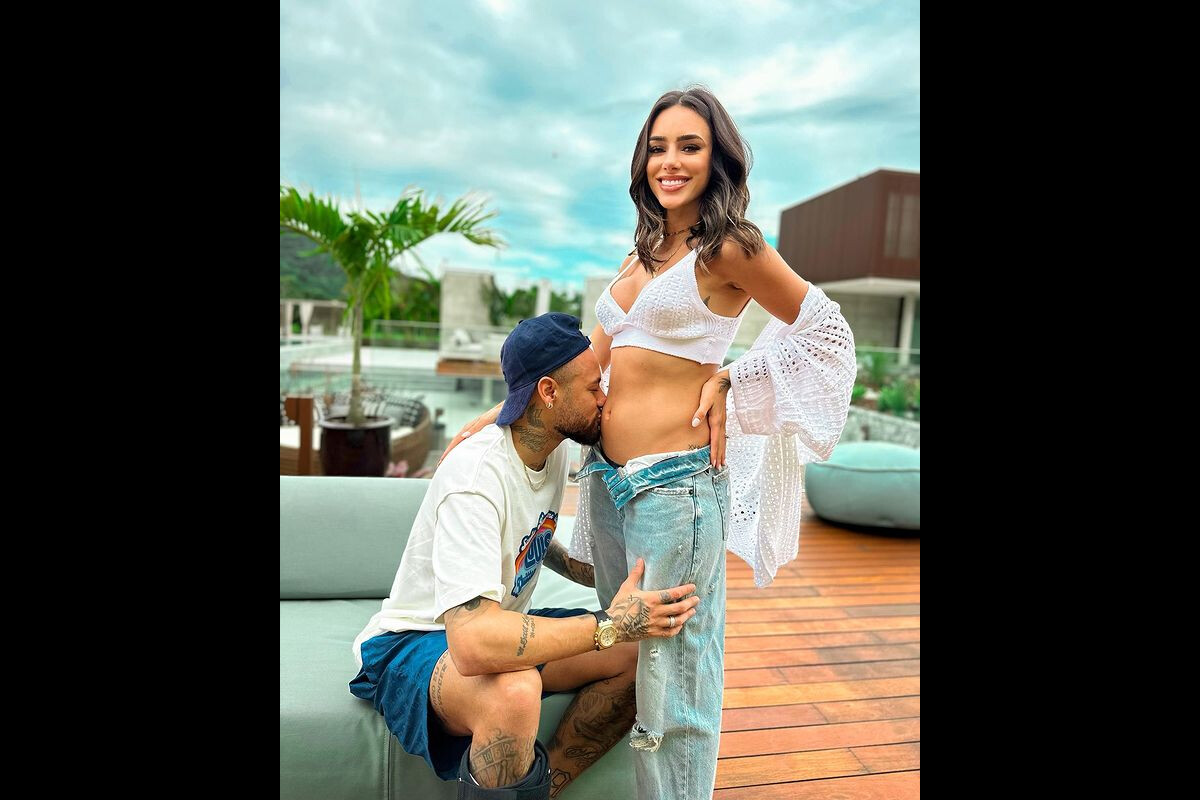 Foto Na Foto Do Colar De Bruna Biancardi Neymar Aparece Beijando A