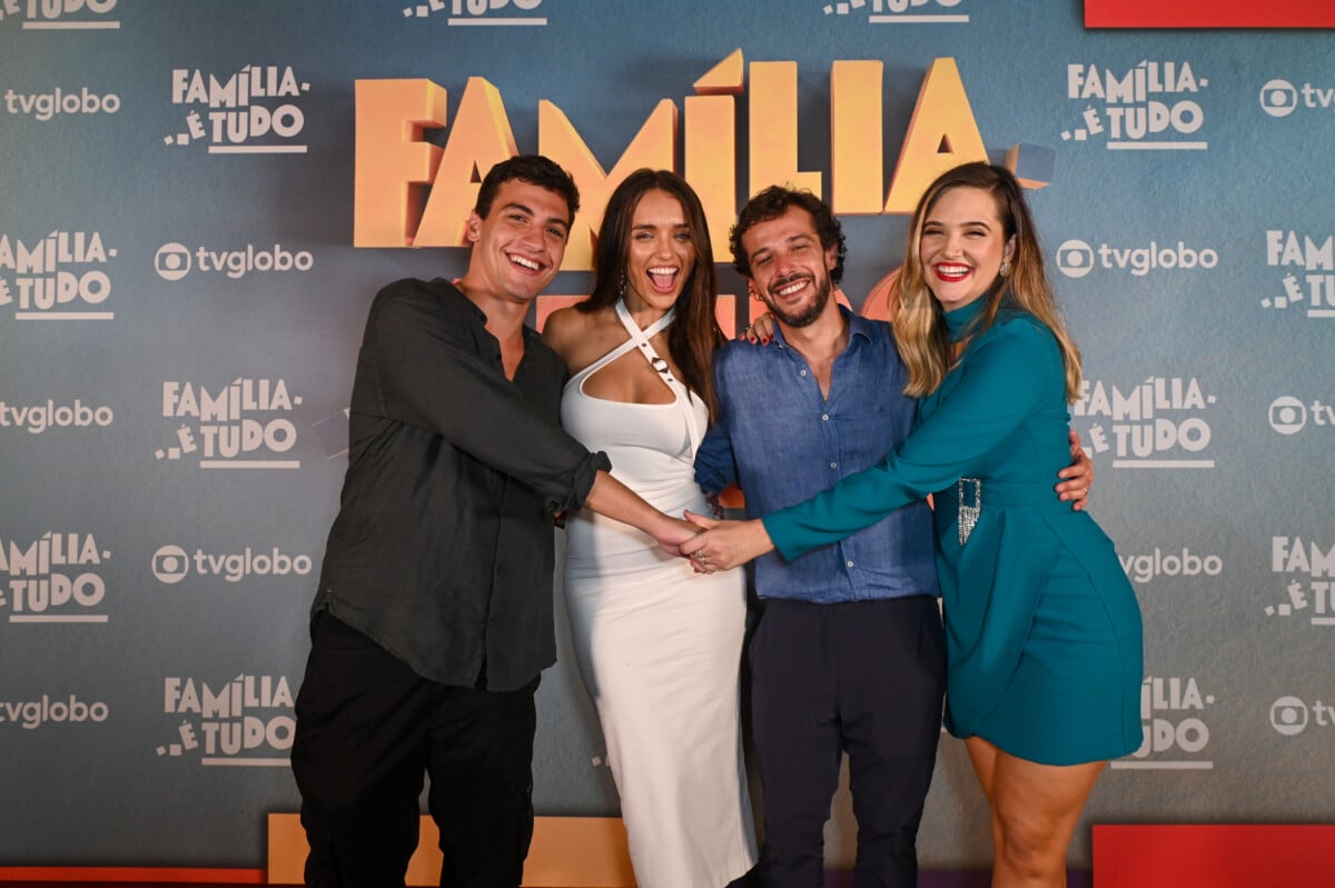 Foto Famosos Se Re Nem Durante A Festa De Lan Amento Da Nova Novelas