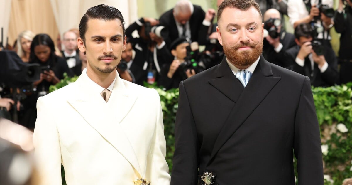 Casal Na Moda Sam Smith Estreia No Met Gala Ao Lado Do Namorado