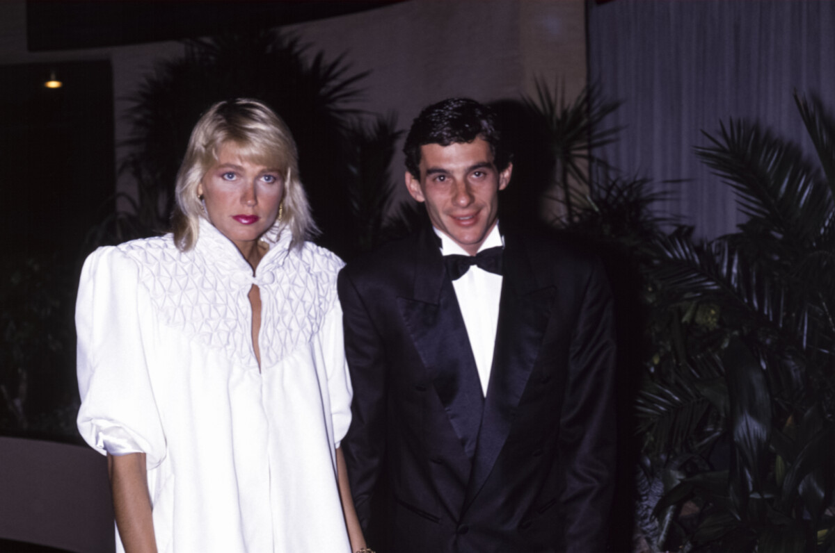 Foto Namorada de Ayrton Senna há 36 anos Xuxa recebeu o piloto no